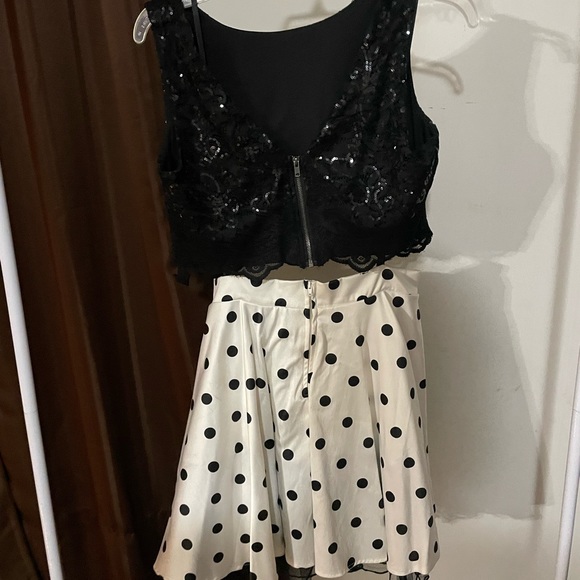 Black and White Polkadot Two Piece - Picture 5 of 5